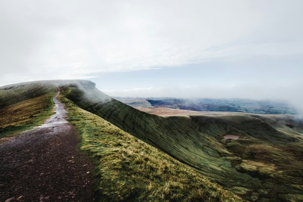 Quels sont les meilleurs itinéraires pour une randonnée dans les montagnes de l'Oural en Russie?